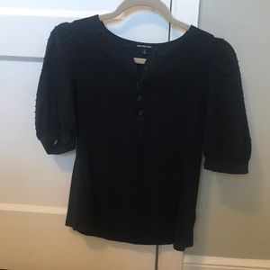 Who What Wear black cotton three-button down tshirt with textured puff sleeves.